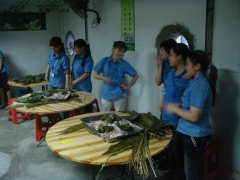 巧媳婦、新酷男,老節(jié)日,新過(guò)法!--記端午節(jié)DIY包粽子比賽